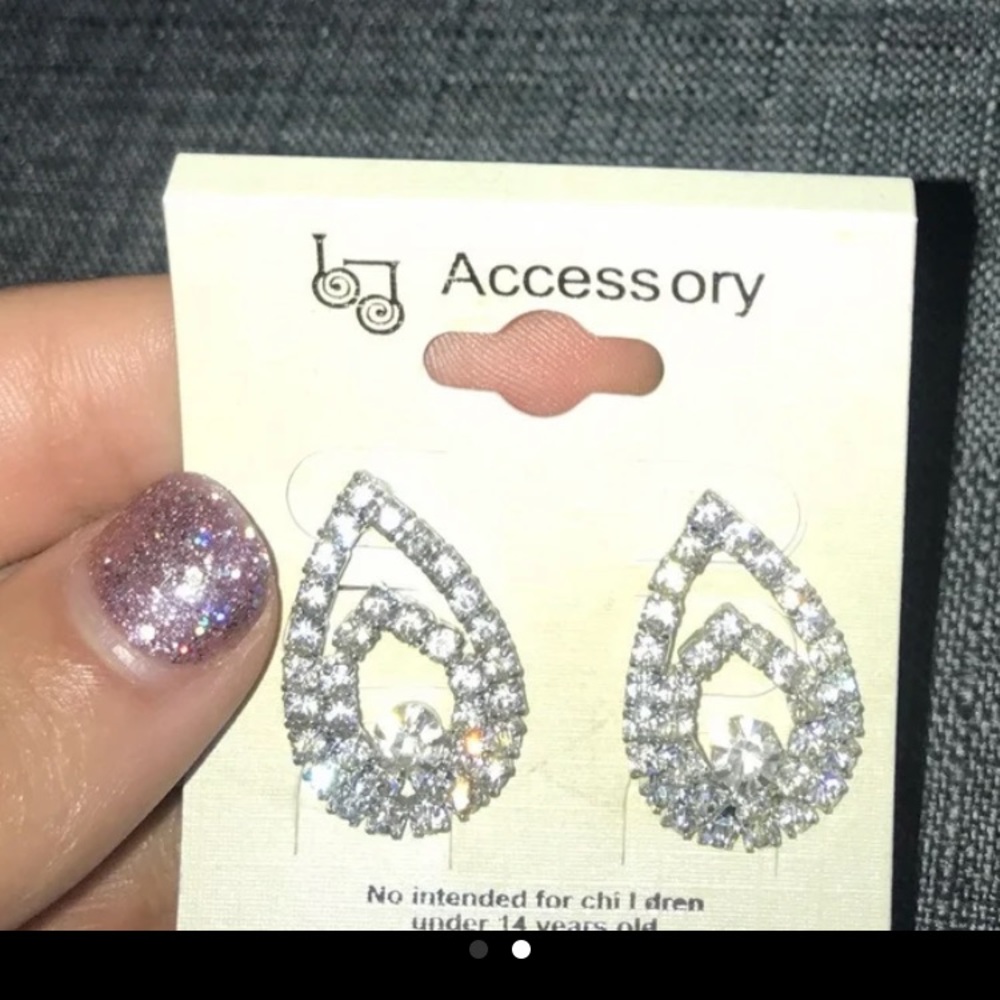 Gorgeous sparkly earrings for special occasion